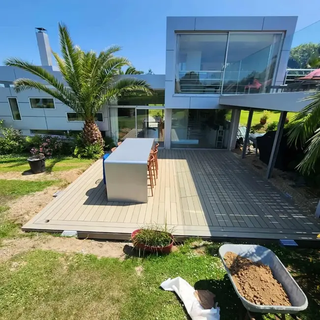 Terrasse composite bicolore vue aérienne — Agencement Lennon Finistère